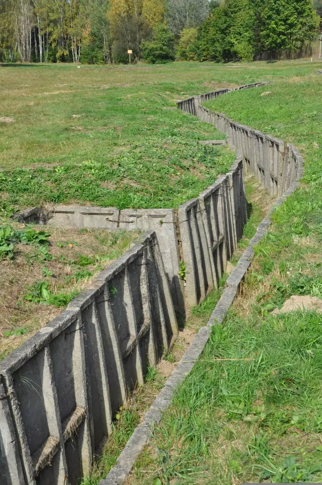 trenches-g66a495449_1920